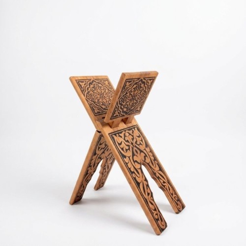 Selçuklu Yakma Desenli Ahşap Rahle - Orta - 55cm Selçuklu Yakma Desenli Ahşap Rahle - Orta - 55cm